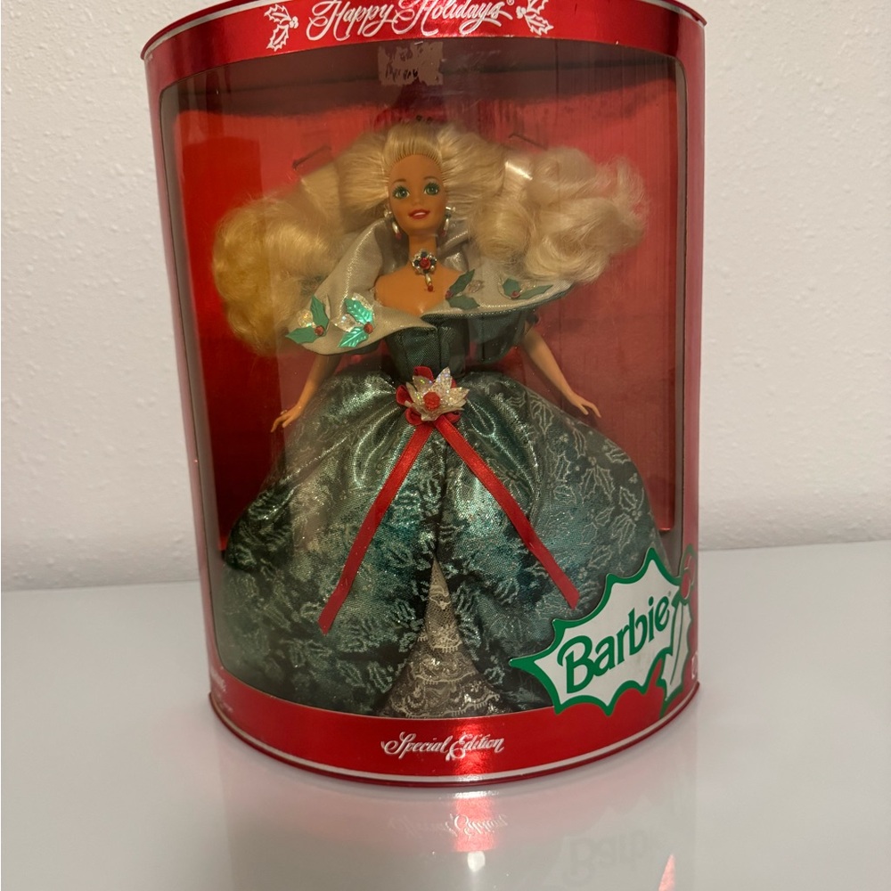 Mattel Barbie 1995 Happy Holidays Special Edition 14123 NIB. Never opened.